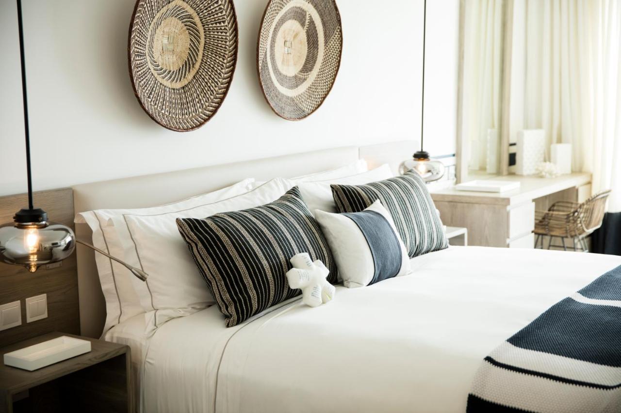 Lux* Grand Gaube Resort & Villas Exteriér fotografie A bedroom at the Cape Grace