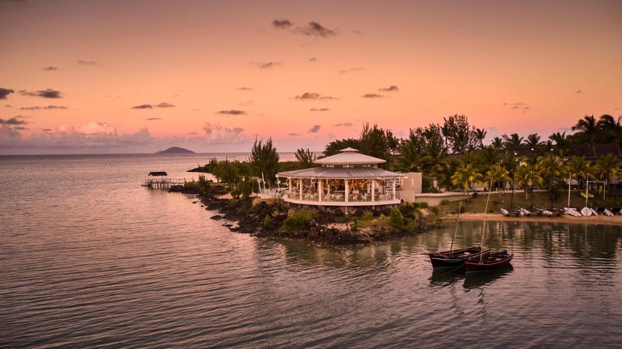 Lux* Grand Gaube Resort & Villas Exteriér fotografie Sunset at the Atlantis Paradise Island
