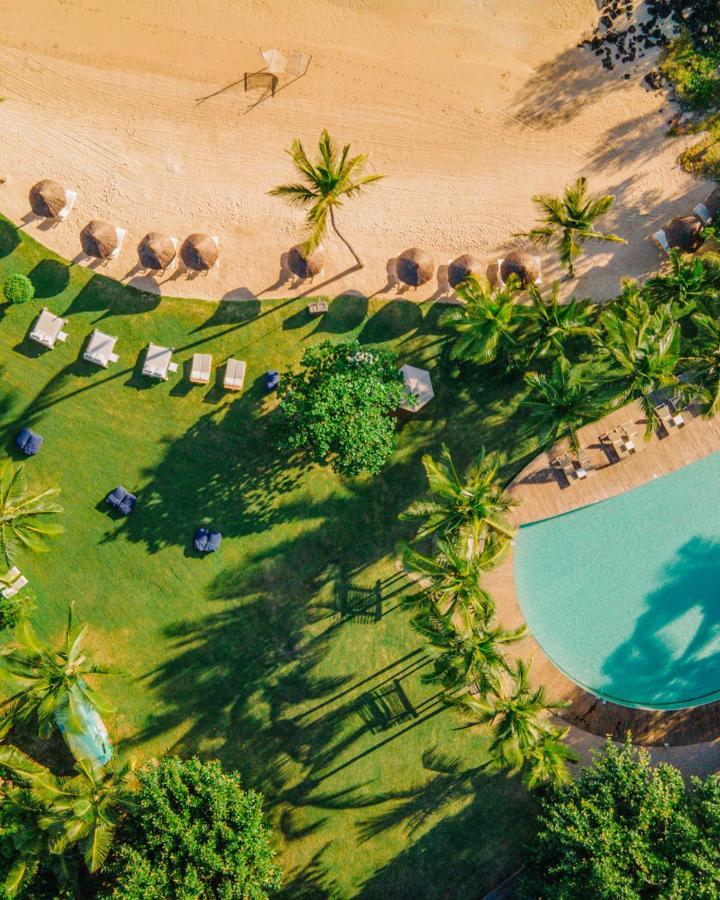 Lux* Grand Gaube Resort & Villas Exteriér fotografie Aerial view of the beach at the Four Seasons Resort