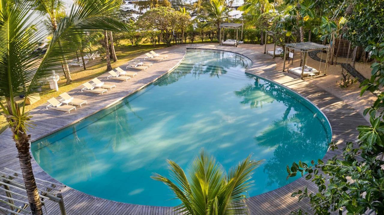 Lux* Grand Gaube Resort & Villas Exteriér fotografie Swimming pool at the resort