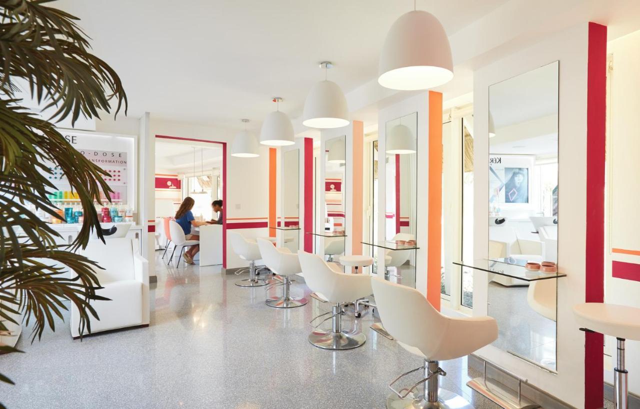 Lux* Grand Gaube Resort & Villas Exteriér fotografie A hair salon in Paris, France